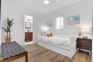 2 chambres, fer et planche à repasser, Wi-Fi, draps fournis