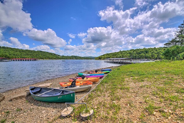 Apartment (2 Bedrooms) | Interior - Resort Hot Tub Access! Table Rock Lake Condo (Kimberling City)