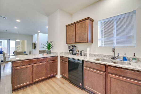 Apartment (4 Bedrooms) | Interior - 3 Mi to Old Town: Albuquerque Townhome w/ Yard! (Albuquerque)