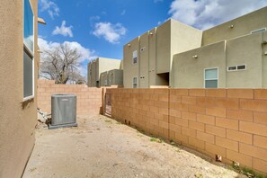 Apartment (4 Bedrooms) | Interior - 3 Mi to Old Town: Albuquerque Townhome w/ Yard! (Albuquerque)