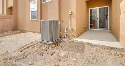 3 Mi to Old Town: Albuquerque Townhome w/ Yard!