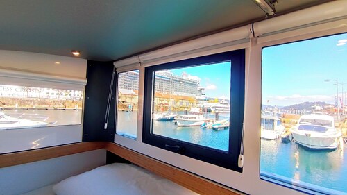 Different Charter Floating House Vigo – A Unique Waterfront Experience