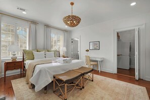 4 makuuhuonetta, työpöytä, silitysrauta/-lauta, ilmainen Wi-Fi