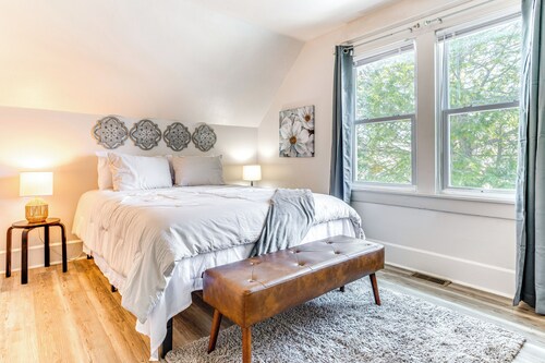 3 Mi to Dtwn Indy: Pet-friendly Home w/ Backyard!