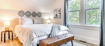 3 Mi to Dtwn Indy: Pet-friendly Home w/ Backyard!