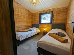 2 Schlafzimmer, Reisekinderbett, kostenloses WLAN, Bettwäsche