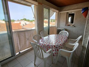 Dining - 2-bed apt with loggia 100m from center (Valras-Plage)