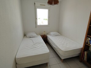 2 bedrooms - 2-bed apt with loggia 100m from center (Valras-Plage)