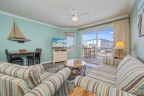 TV - G306 Gulf-view 2BR+ bunk room w/ chic décor & free beach service (Ft. Walton Beach)