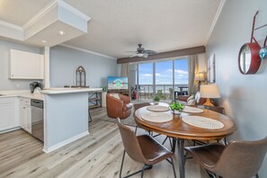 Interior - G515 High-floor 1BR+ bunk room w/ Gulf views, chic décor & free beach service (Ft. Walton Beach)
