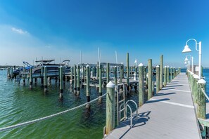 Marina - G601 Top-floor beachfront condo with stunning Gulf views & free beach service (Fort Walton Beach)