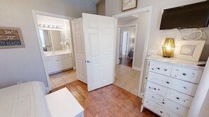 2 bedrooms, iron/ironing board, free WiFi, bed sheets - Beautiful Gulf View! Free Beach Service, round of Golf, & Activities Daily! (Panama City Beach)