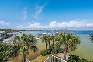 Property grounds - H301 Newly Remodeled Luxury Bayfront Retreat with Unbelievable Views! (Fort Walton Beach)