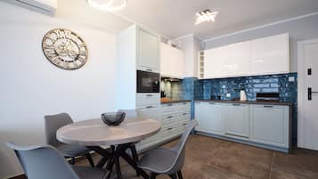 Comfort Apartment, Balcony | In-room dining