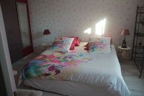 4 bedrooms, iron/ironing board, WiFi, bed sheets - VACATION HOME FOR RENT FOR 8 PEOPLE FROM JULY 12 TO 26 (14 NIGHTS) (Barbâtre)