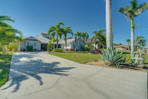 House (3 Bedrooms) | Interior - Dock & Pool: Canal-front Cape Coral Oasis! (Cape Coral)