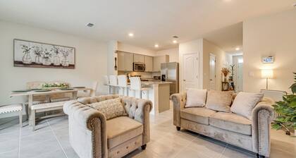Davenport Home w/ Pool Access & Patio!