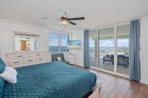 3 bedrooms, iron/ironing board, WiFi, bed sheets - O601 Oversized Bayside Luxury | Pool Table | Lazy River & Resort Pools (Ft. Walton Beach)