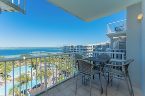 Outdoor dining - PH08 Penthouse w/ Private Rooftop Gulf, Bay & Lazy River Views Beach Access (Fort Walton Beach)