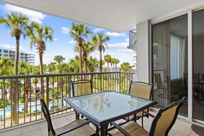 Outdoor dining - S302 Newly Renovated | Sleeps 8 | Bay & Lazy River Views | Beach Access (Fort Walton Beach)