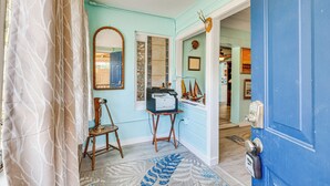 Interior - 6 Mi to Beach: Riverfront Home in Ruskin! (Ruskin)