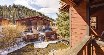 < Half-mi to Red River Ski Area: Townhome w/ Patio