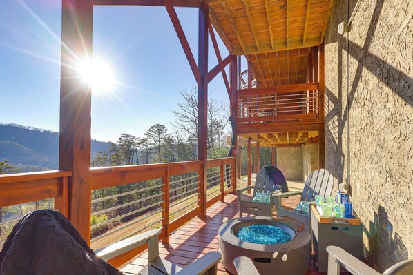 Interior - Majestic Mountain Views: Sevierville Escape! (Sevierville)