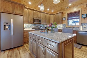 Interior - Majestic Mountain Views: Sevierville Escape! (Sevierville)