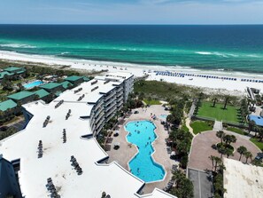 Lämmitetty uima-allas