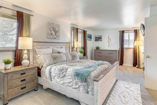 House (4 Bedrooms) | Interior - 7 Mi to Dtwn Denver: Home w/ Large Yard! (Aurora)