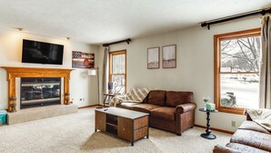Unclassified image, 2 of 33, button - Family Retreat in Beavercreek Area w/ Large Yard! (Dayton)