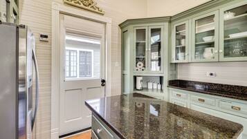 Cottage (2 Bedrooms) | Interior