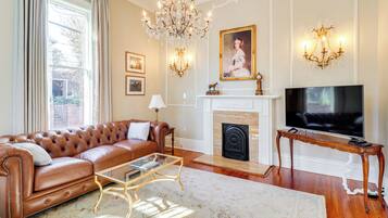 Cottage (2 Bedrooms) | Interior