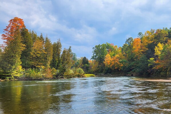 A river surrounded by autumn foliage. - 8 Mi to Crystal Mountain: Peaceful Up North Home (Copemish)