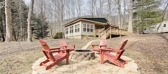 7 Mi to Lake Chatuge: Creekside Cabin w/ Decks!