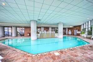 Interior - Slope Views & Ski In/out: Sugar Mtn Condo W/pool (Banner Elk)