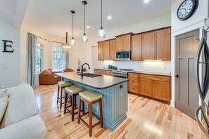 House (4 Bedrooms) | Interior