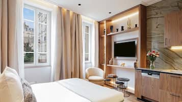 3 chambres, bureau, fer et planche à repasser, lit parapluie