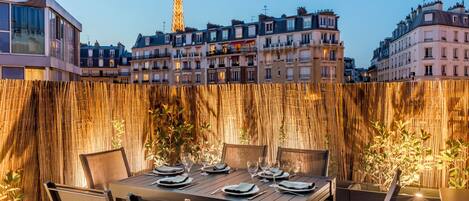 تناول الطعام بالخارج