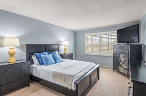 2 bedrooms, iron/ironing board, WiFi, bed sheets - Sea Forever, Beachfront, Belleair Beach (Belleair Beach)