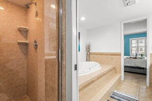 Shower, hair dryer, towels, shampoo - Sea Forever, Beachfront, Belleair Beach (Belleair Beach)