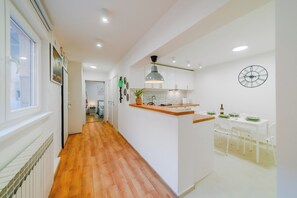 อพาร์ทเมนท์สำหรับครอบครัว, หลายห้องนอน (Peaceful Nest In City Center) | ร้านอาหาร