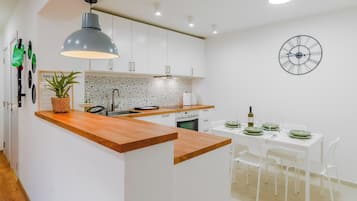 Apartemen Keluarga, 1 kamar tidur (Peaceful Nest In City Center) | Dapur pribadi | Lemari es, oven, kompor, dan mesin pencuci piring