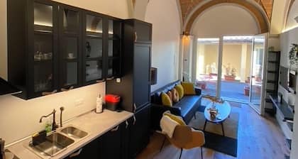 Chic Florence Retreat City Gem