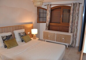 3 chambres, fer et planche à repasser, Wi-Fi gratuit, draps fournis