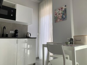 Panoramic Studio, 1 King Bed, Mountain View | Living area | 32-inch Smart TV with digital channels, heated floors - Casa Armonia Sulmona Apartment (Sulmona)