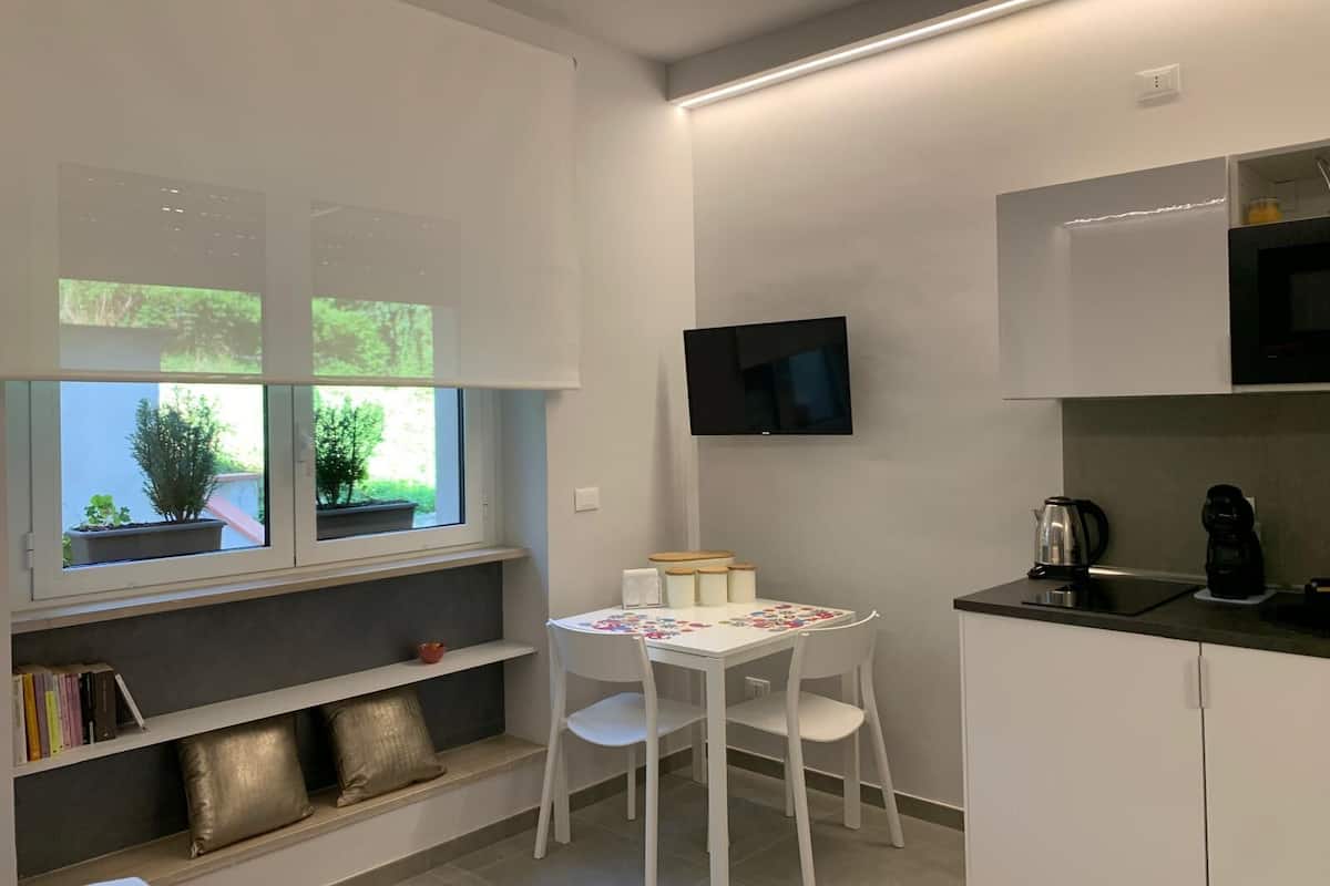 Superior-Studio, 1 King-Bett und Schlafsofa, Gartenblick | Wohnbereich