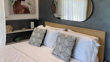 Panoramic Studio, 1 King Bed, Valley View | Frette Italian sheets, premium bedding, down comforters