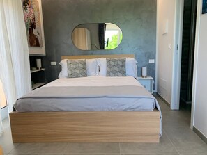 Panoramic Studio, 1 King Bed, Valley View | Frette Italian sheets, premium bedding, down comforters