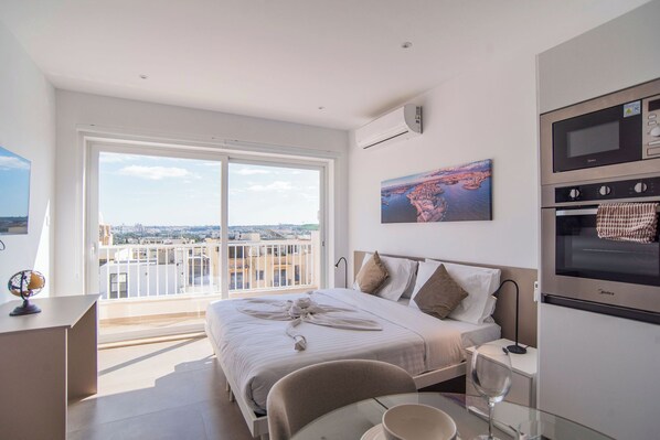 City view from property - Orbis Boutique Studios by Holi (Qormi)